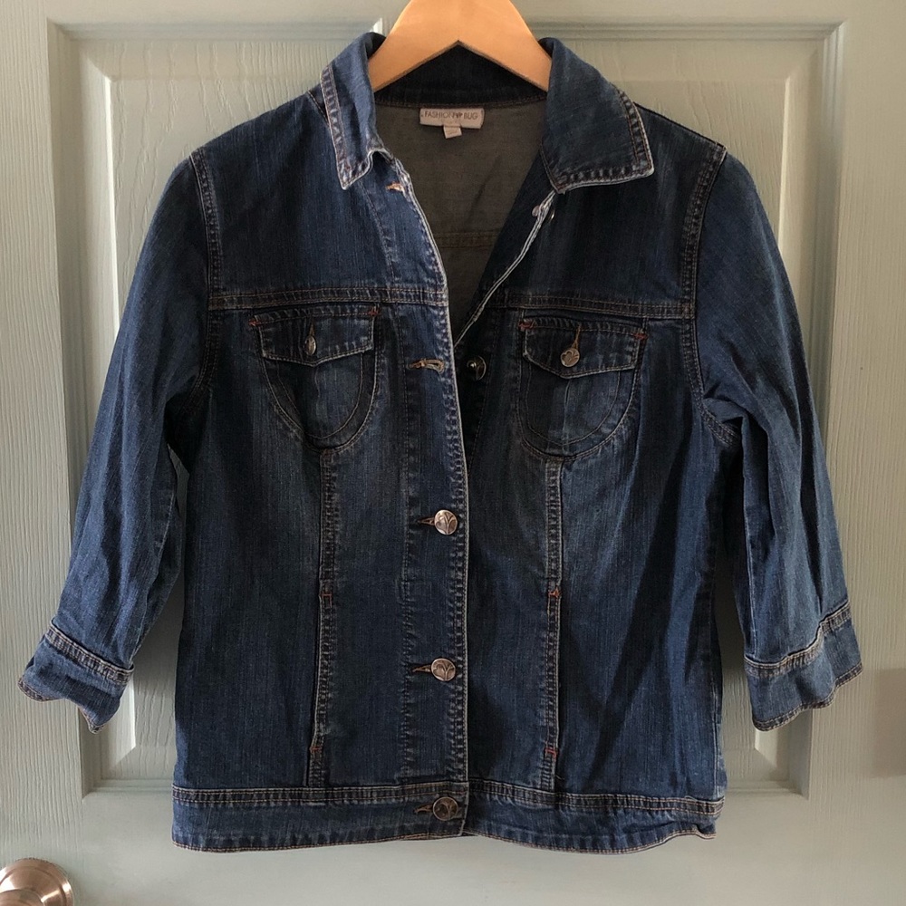 Denim jacket with 3/4 length sleeves